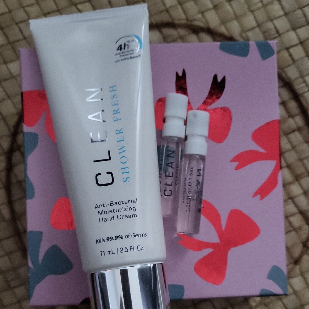 Clean Shower Fresh Anti-Bacterial Moisturizing Hand Cream - White